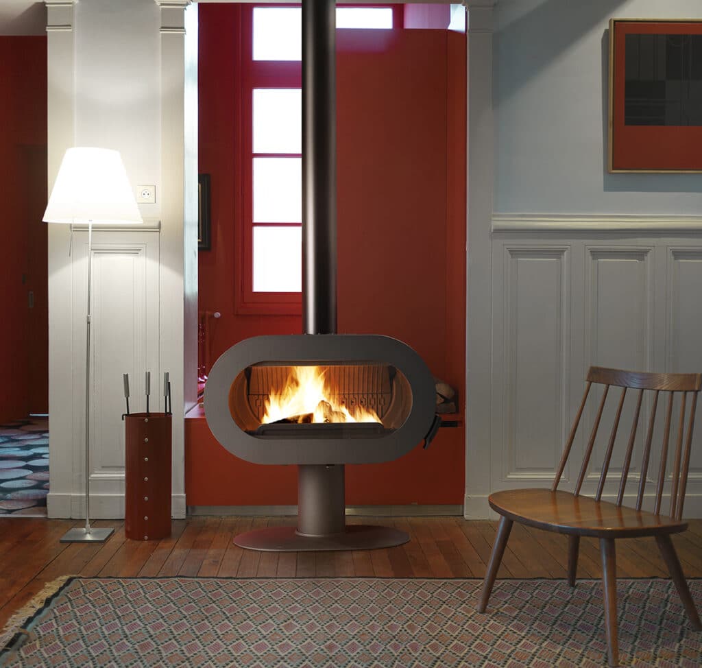 Poêle à bois en fonte Fifty sur pied Invicta